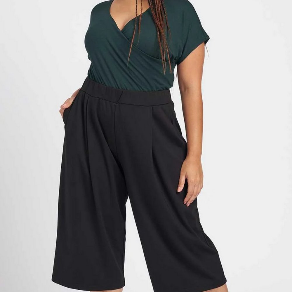 NWT Universal Standard Airy Ponte Crop Pants - black XL